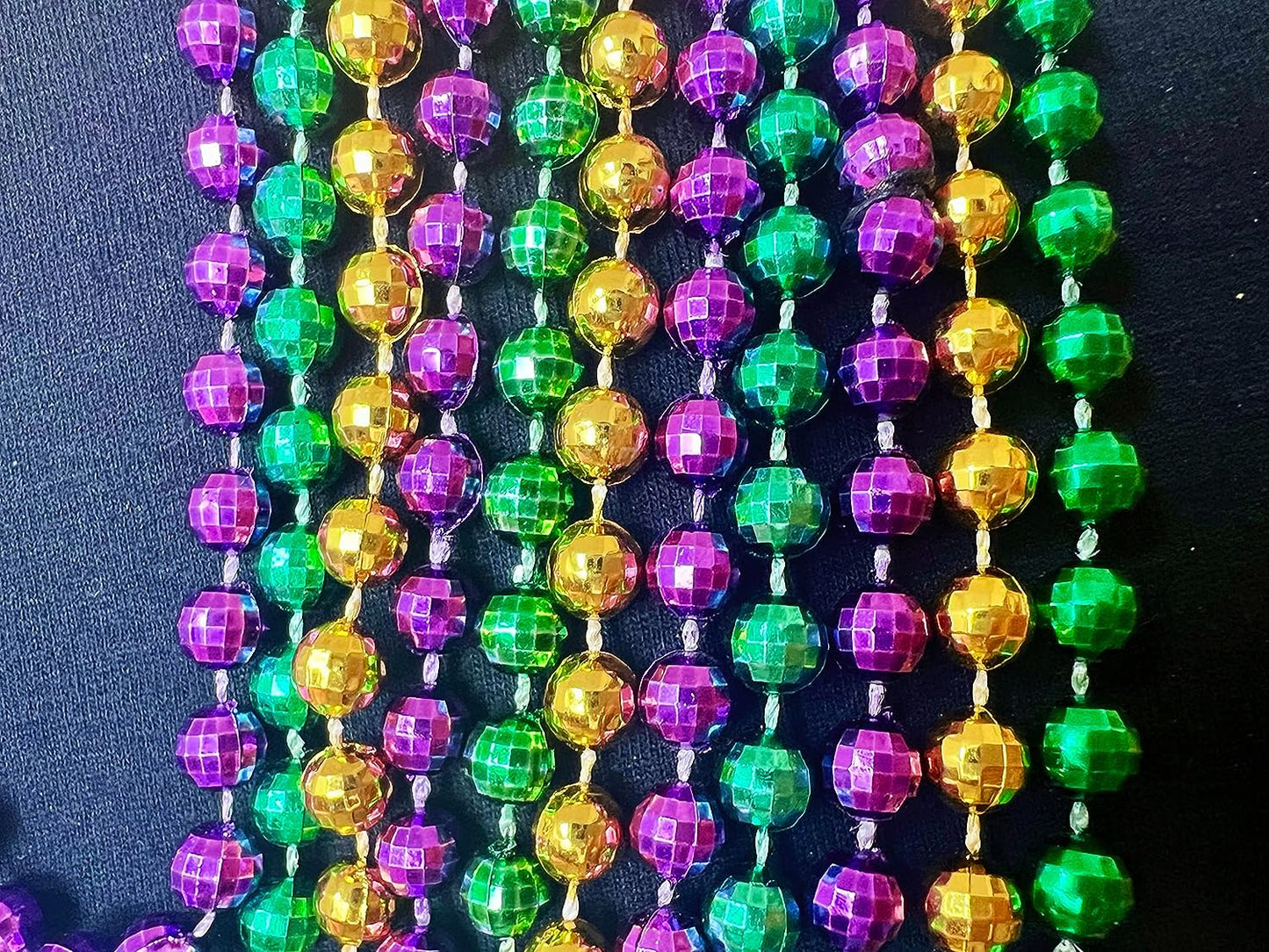 GIFTEXPRESS 12 piezas 33" bola de discoteca púrpura oro verde Mardi Gras collares de cuentas