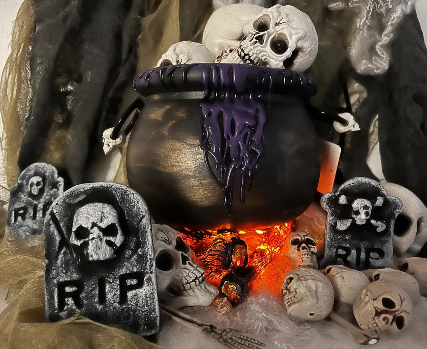 GIFTEXPRESS 6pcs Tombstone Skeleton Set Table Décor Figurine Set, Halloween Props, Realistic Bones and Skulls for Halloween Décor
