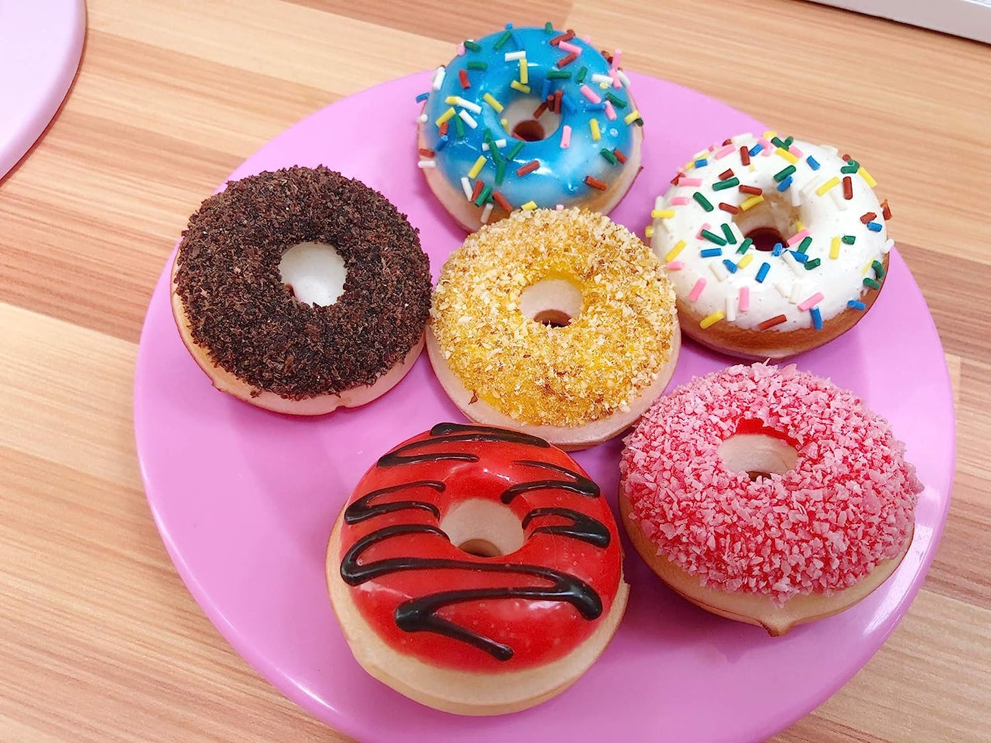 GIFTEXPRESS Donas de juguete artificiales realistas (paquete de 6)